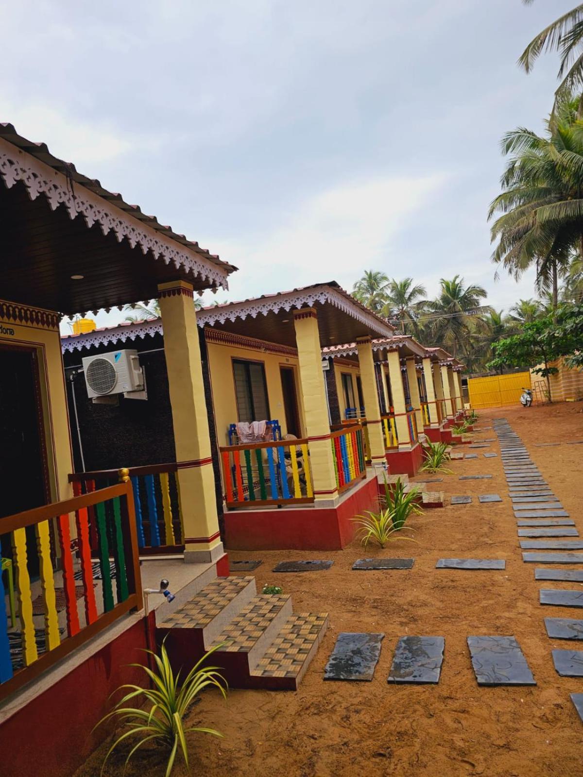 Livin Waves Beach Stay And Cafe Gokarna  Exterior photo